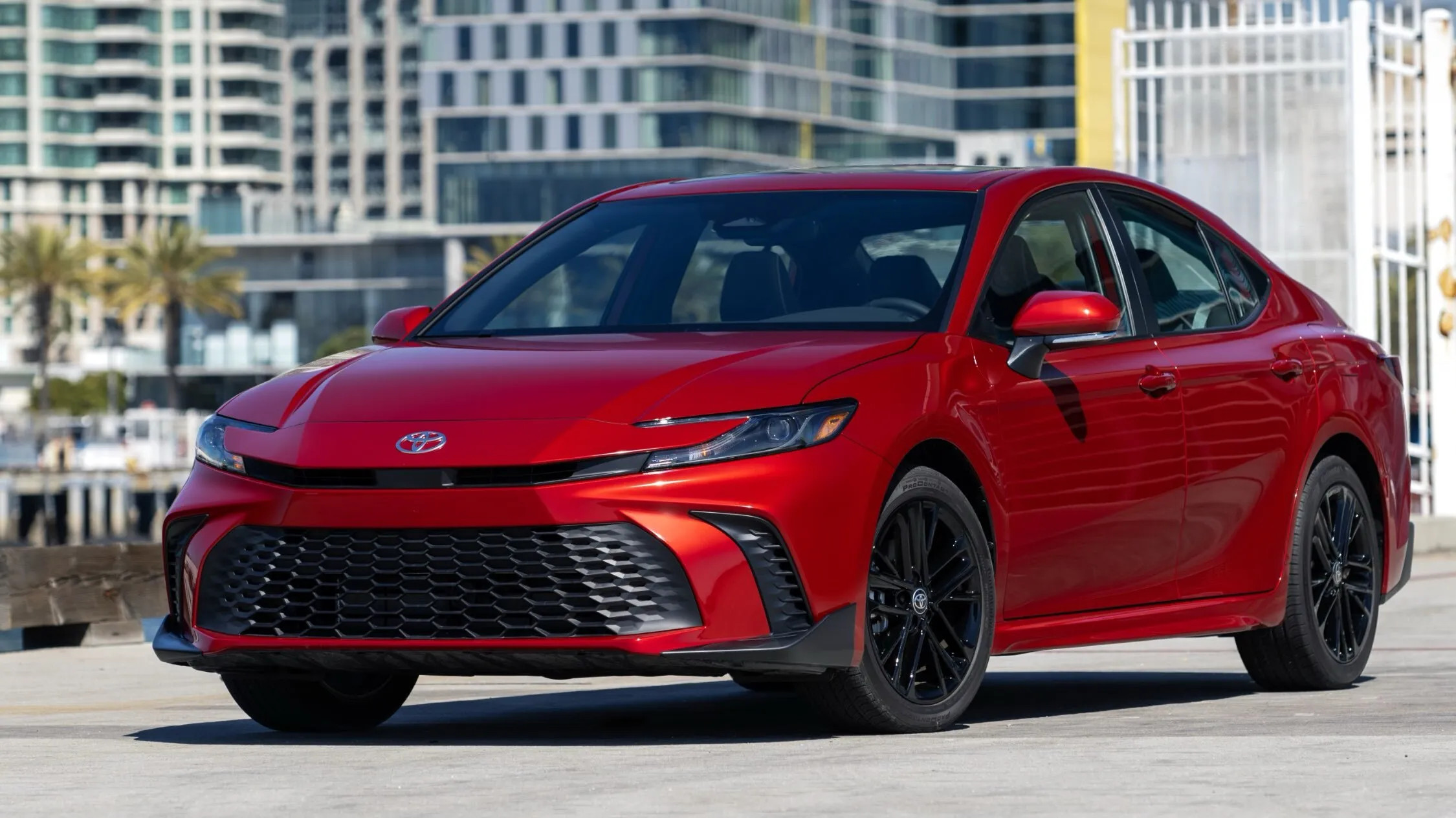 U.S. Hybrid Sales Surge as GM’s EV Strategy Falls Behind