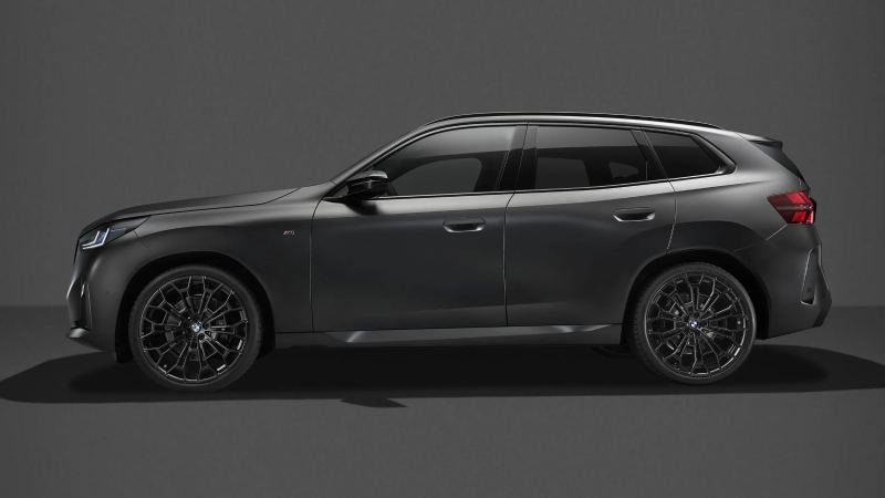 Updated BMW X3 M50 xDrive Gains 44 HP and a Stealthy Black Package