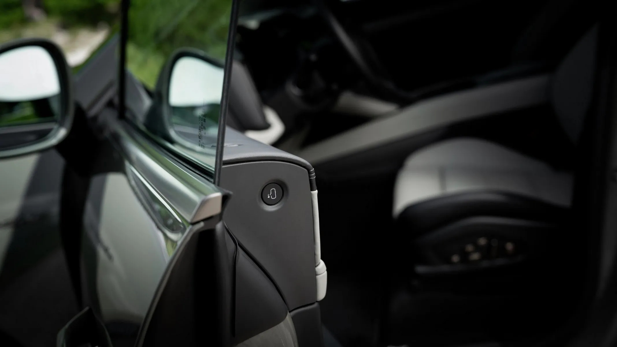 Porsche Cayenne Electric Adds Powered Doors and 11 kW Wireless Charging