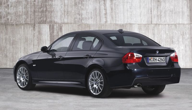 The $9,000 BMW 320Si Is a Forgotten Baby M3