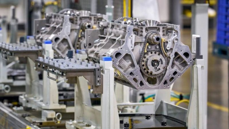 GM’s New 5.7- and 6.6-Liter V8s Turn Silverado and Sierra Into Sleepers