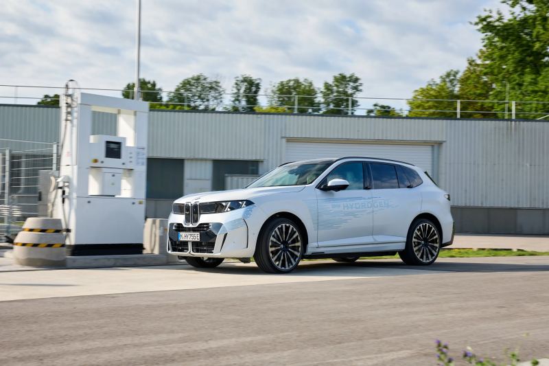 BMW Brings Uncamouflaged iX5 Hydrogen Closer to Production