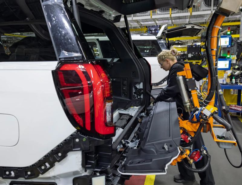 Detroit Automakers Warn Against Trump’s Proposal to Welcome Chinese Car Factories
