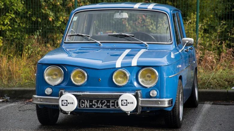 Renault Considers Building the Electric 8 Gordini Concept