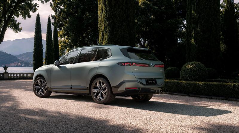 BMW Considers a New SUV Flagship Above the X7 for the US