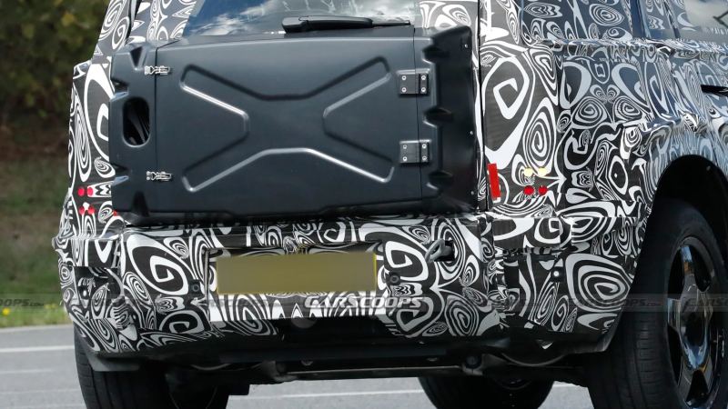 Land Rover’s Compact Defender Tests a Mysterious Rear-Mounted Box