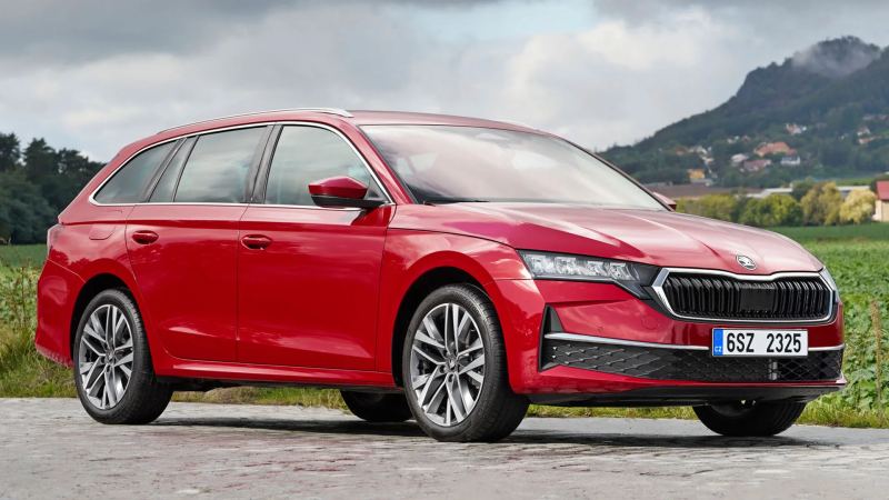 Skoda Debuts Its First Full-Hybrid Model With the Octavia